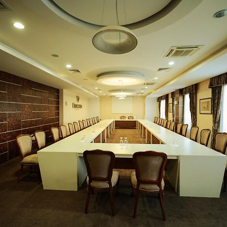 Amazona Hotel Prisztina Zewnętrze zdjęcie