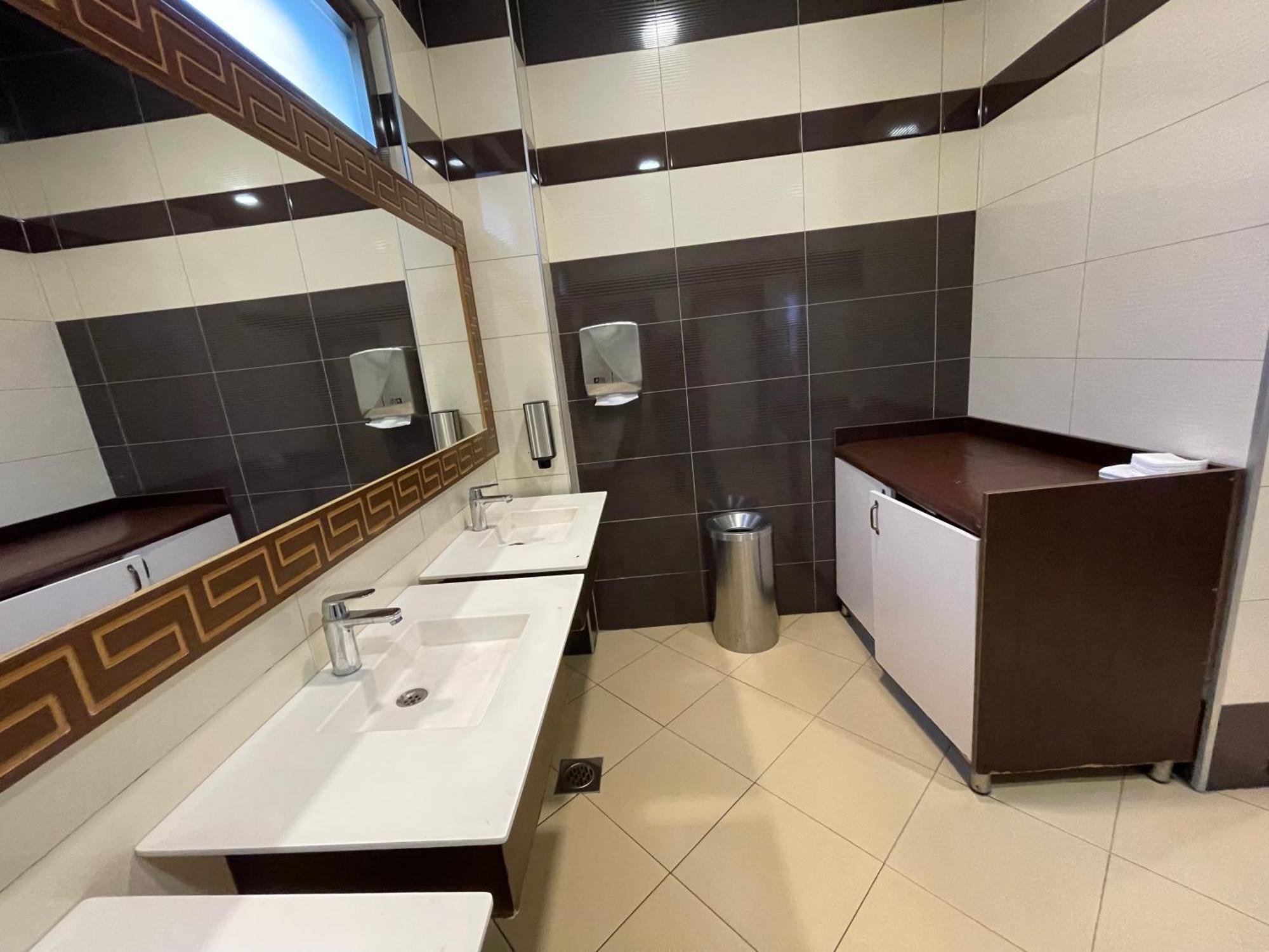 Amazona Hotel Prisztina Zewnętrze zdjęcie