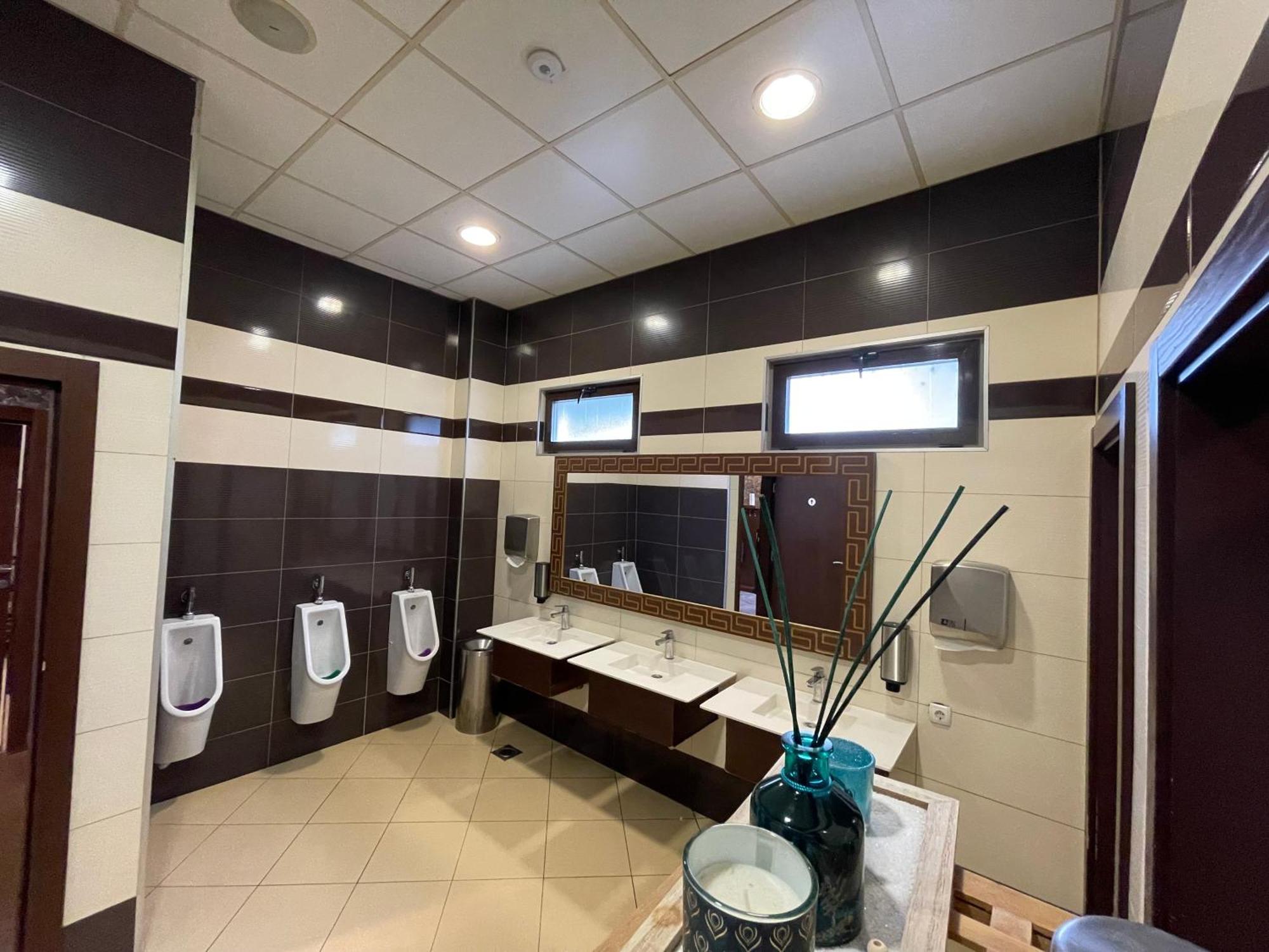 Amazona Hotel Prisztina Zewnętrze zdjęcie