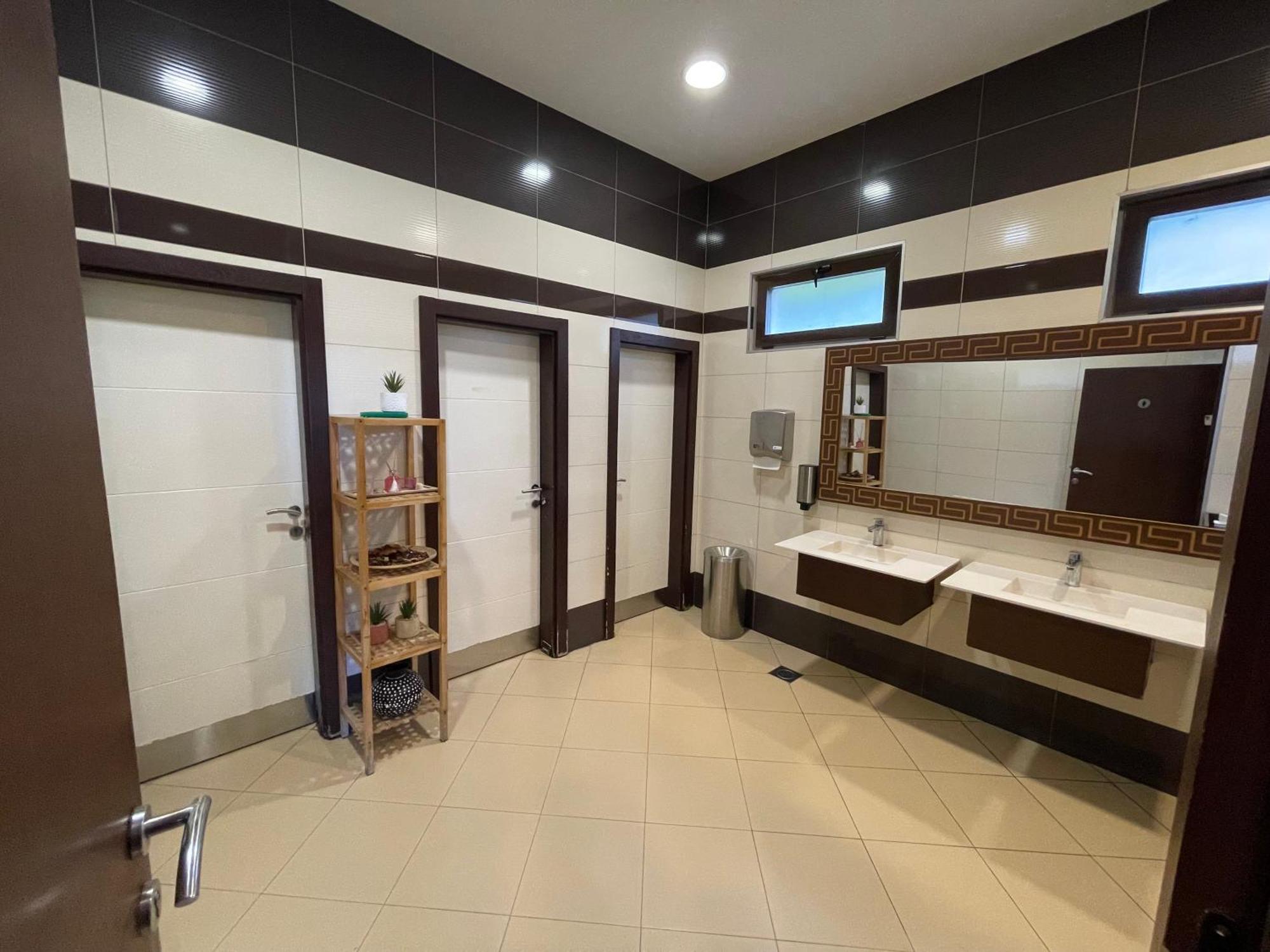 Amazona Hotel Prisztina Zewnętrze zdjęcie