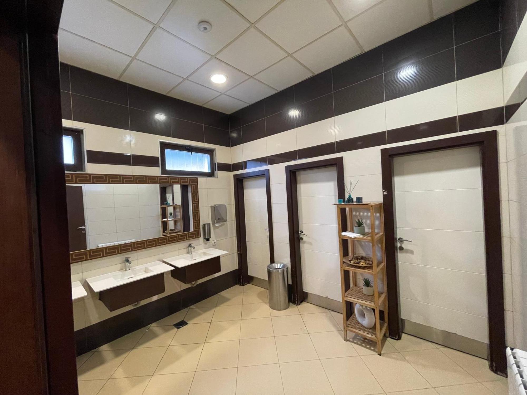 Amazona Hotel Prisztina Zewnętrze zdjęcie