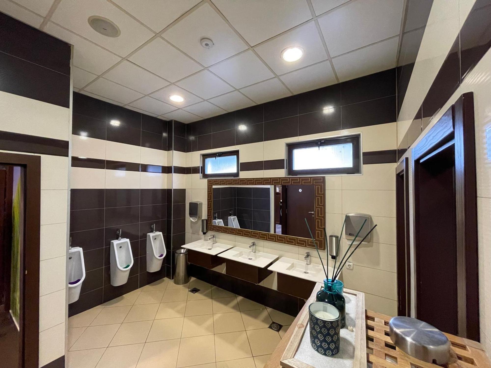 Amazona Hotel Prisztina Zewnętrze zdjęcie