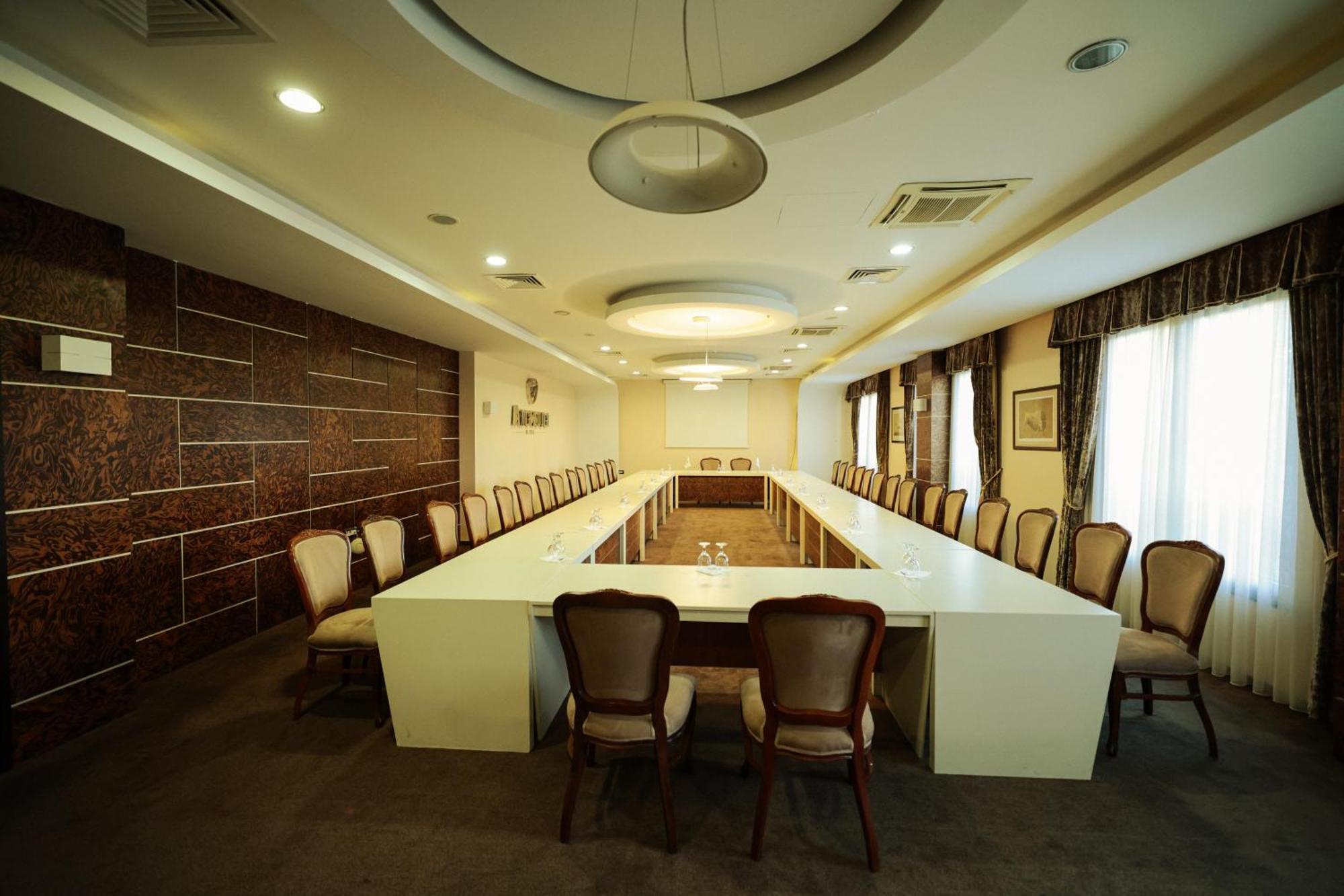 Amazona Hotel Prisztina Zewnętrze zdjęcie