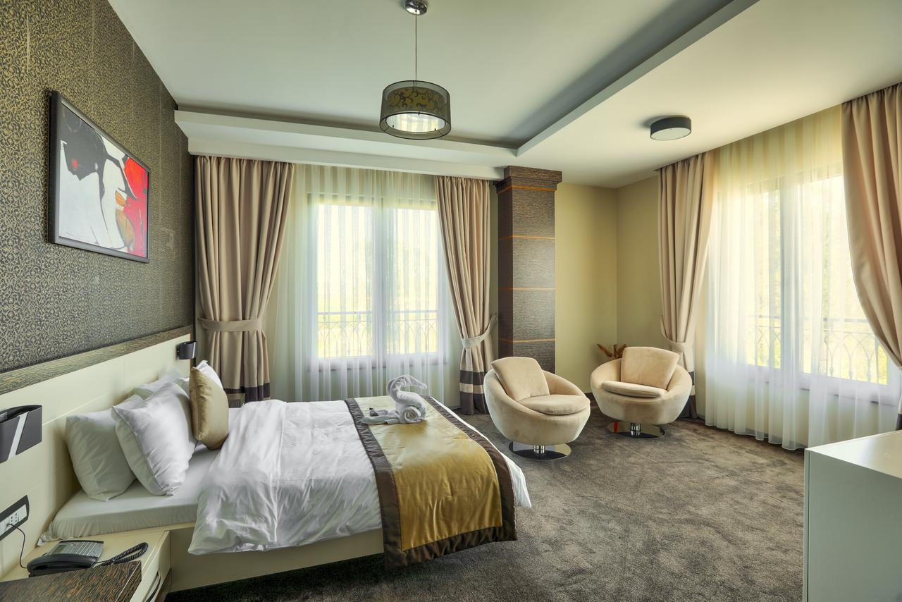 Amazona Hotel Prisztina Zewnętrze zdjęcie