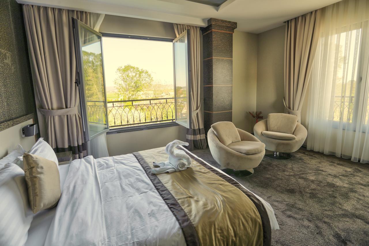 Amazona Hotel Prisztina Zewnętrze zdjęcie