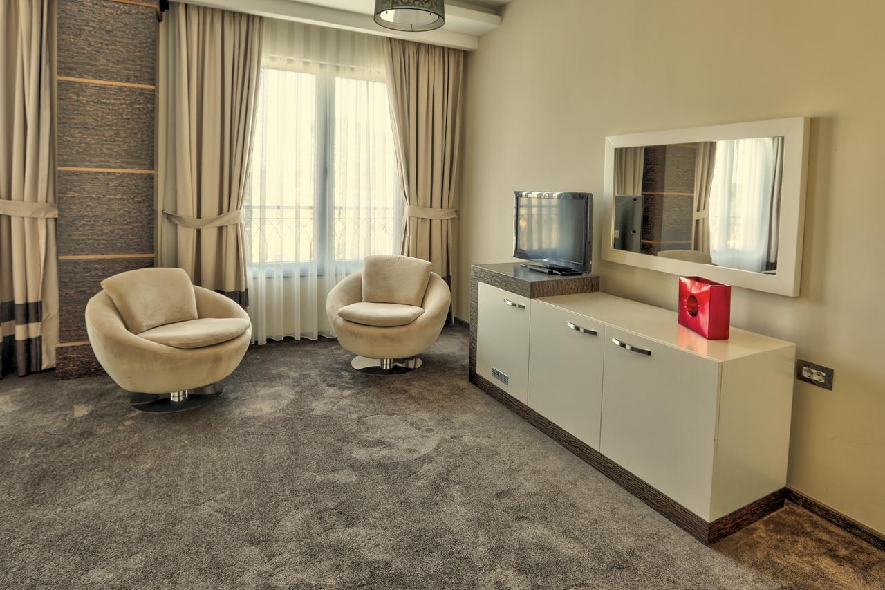 Amazona Hotel Prisztina Zewnętrze zdjęcie