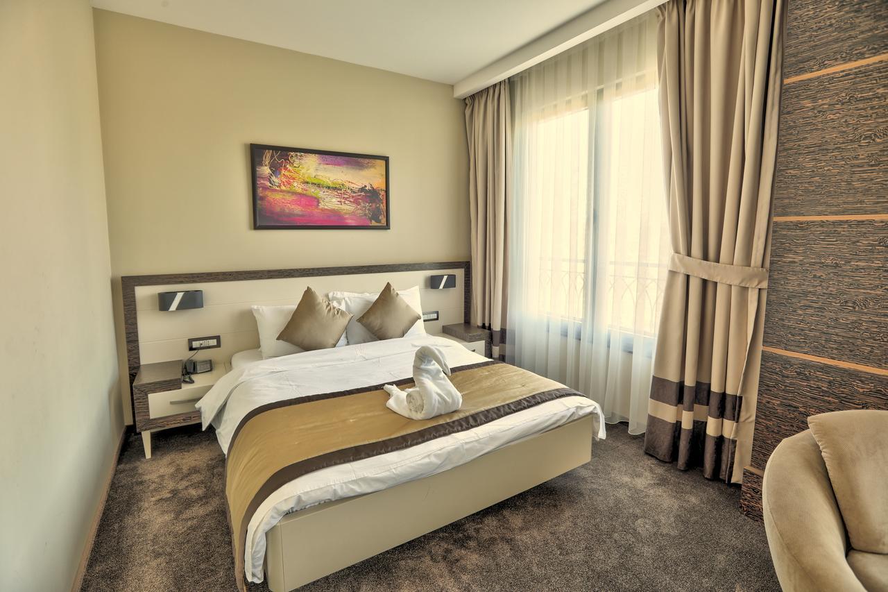 Amazona Hotel Prisztina Zewnętrze zdjęcie