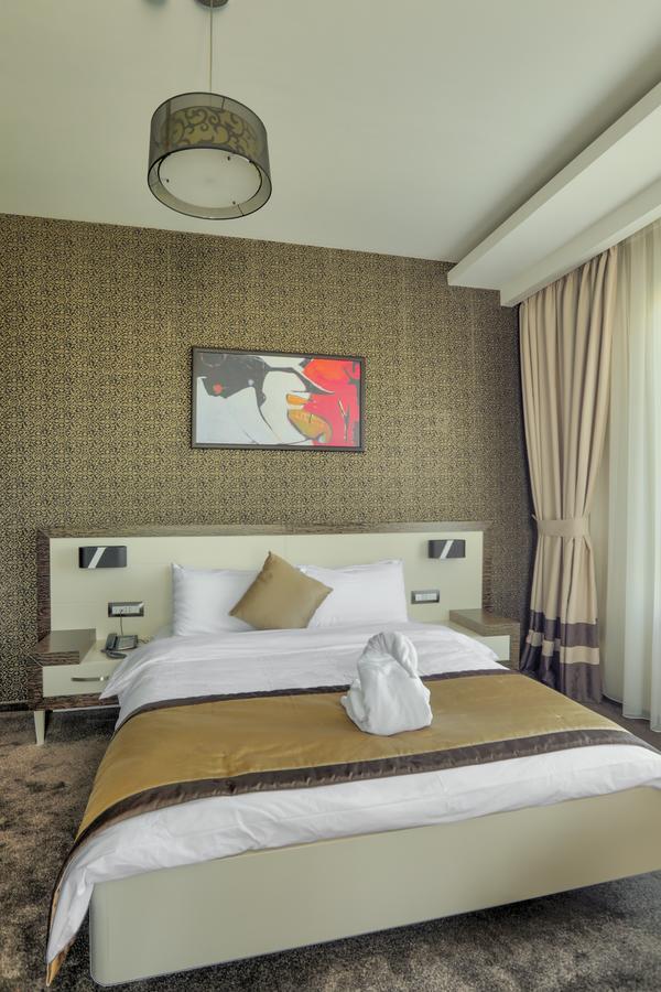 Amazona Hotel Prisztina Zewnętrze zdjęcie
