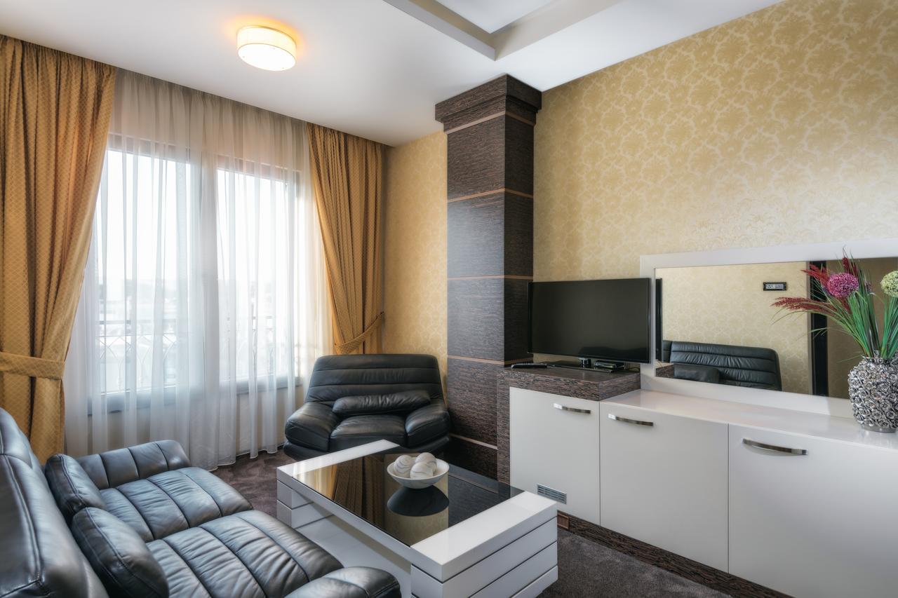Amazona Hotel Prisztina Zewnętrze zdjęcie
