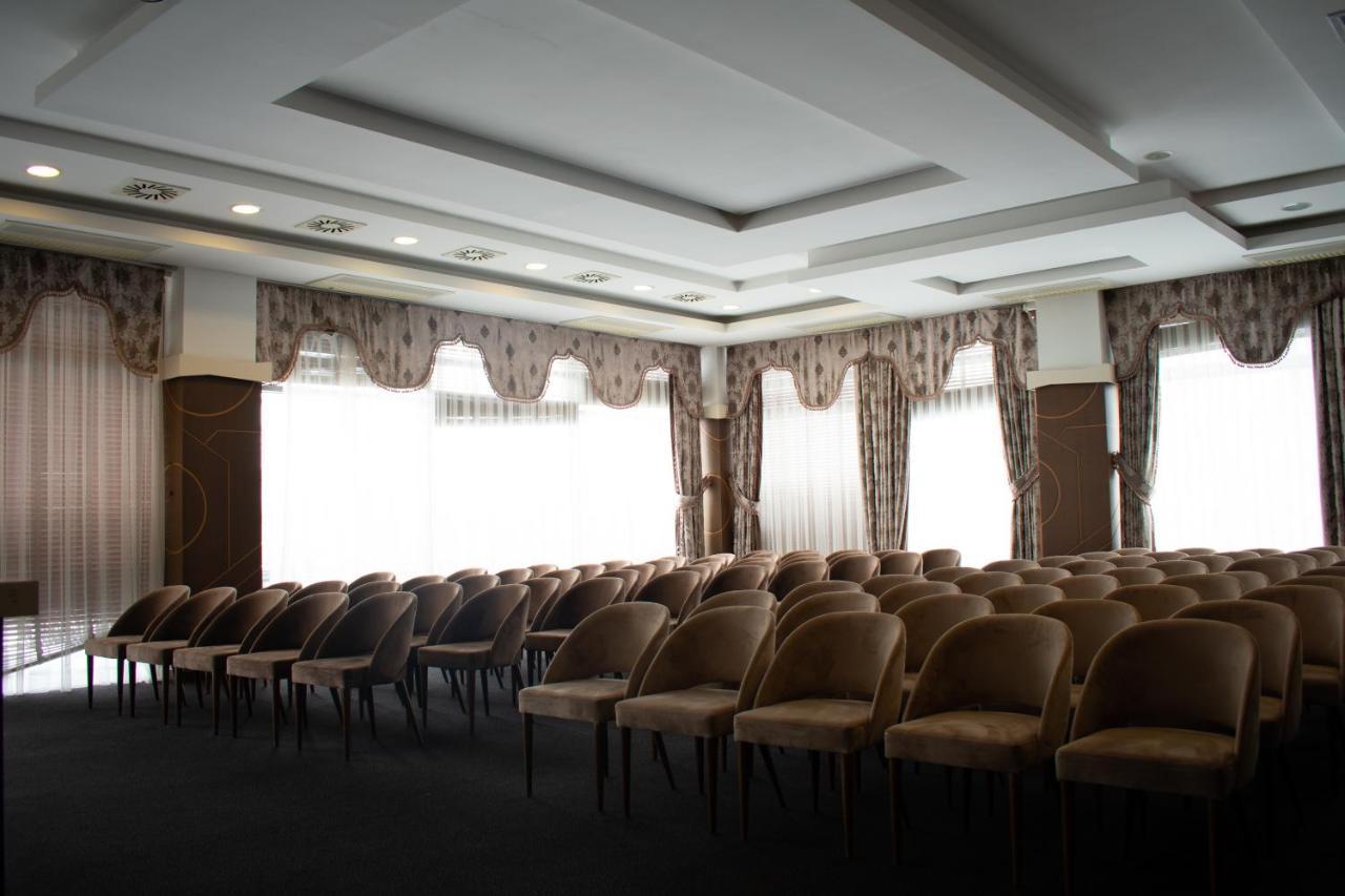 Amazona Hotel Prisztina Zewnętrze zdjęcie